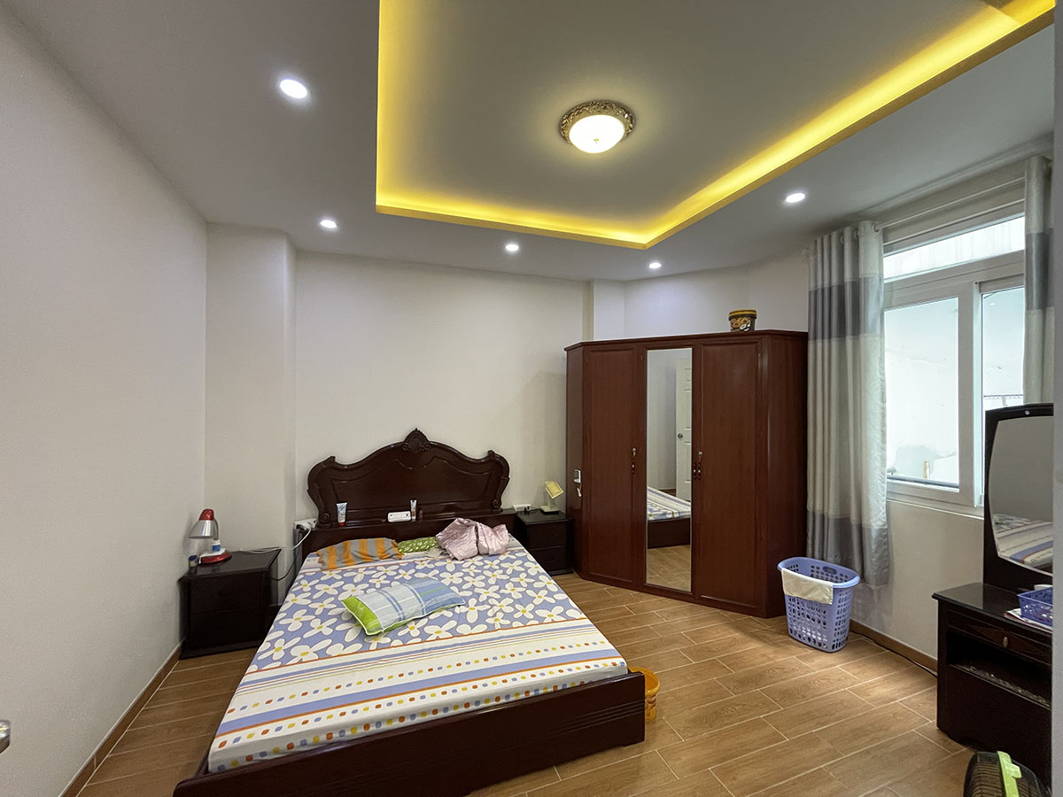 Bán nhà Nguyễn Văn Đậu, Quận Bình Thạnh nhà 3 lầu, đẹp lung linh, full nội thất hẻm cách đường 20m